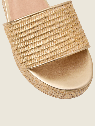 Bay Mid-Wedge-Metallic Raffia